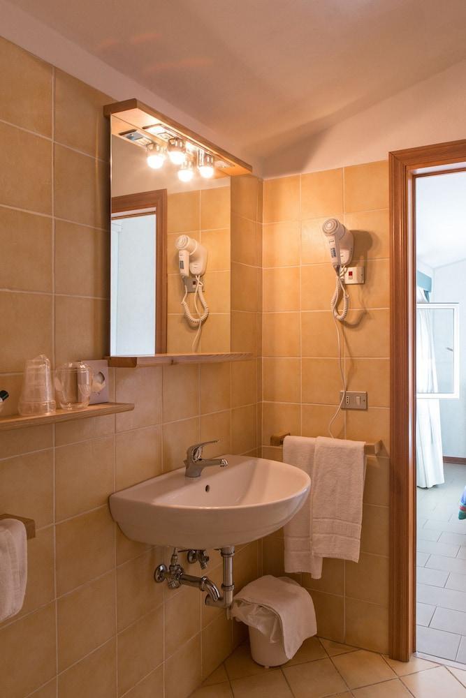 Hotel Villa Bolgheri Марина-ді-Кастаньєто-Кардуччі Екстер'єр фото